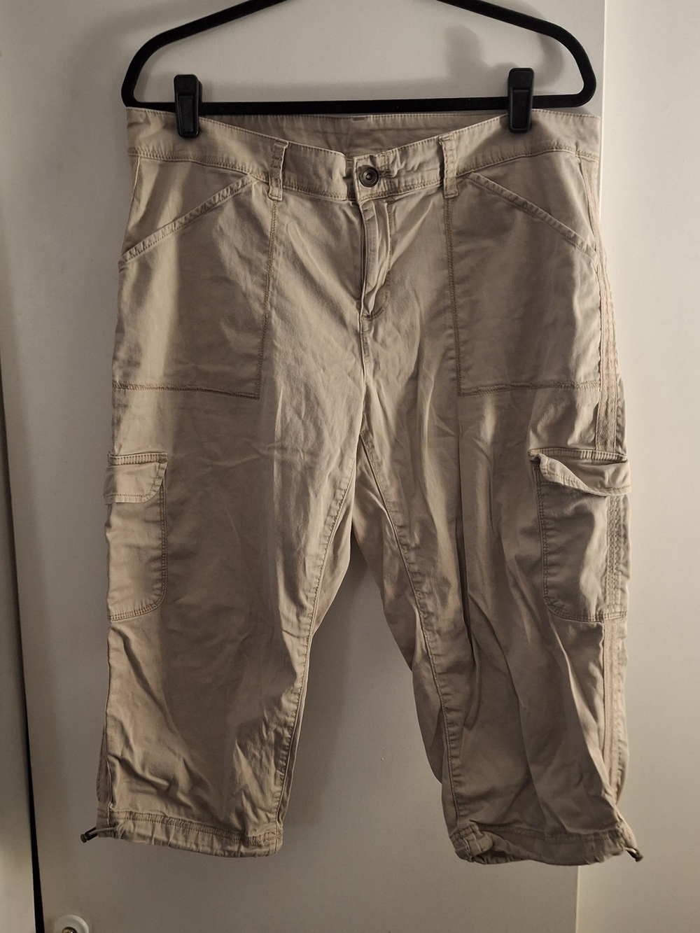 Time And Tru Women's Khaki Cargo Capris - Lightweight Beige Utility Pants